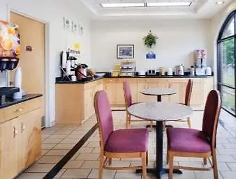 Days Inn & Suites By Wyndham Murfreesboro 